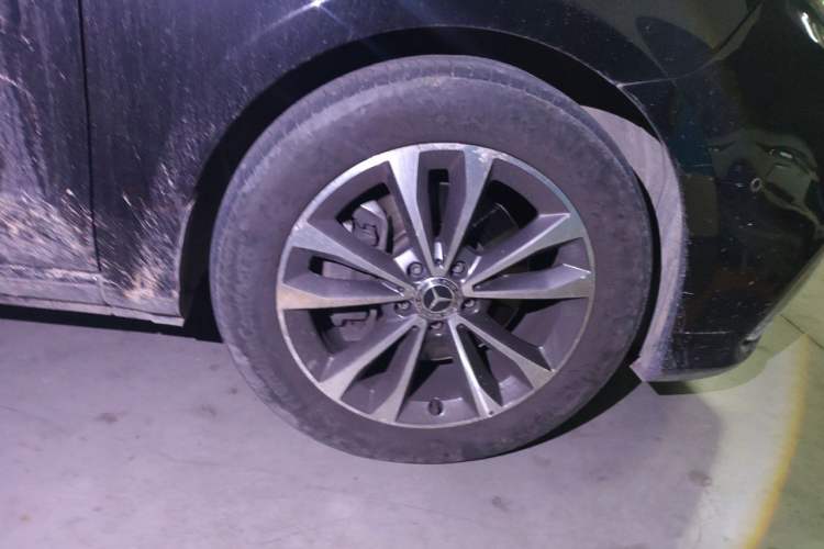 Used Mercedes-Benz V-Class 2020 V 260 Avantgarde Edition Right Front Wheel Hub