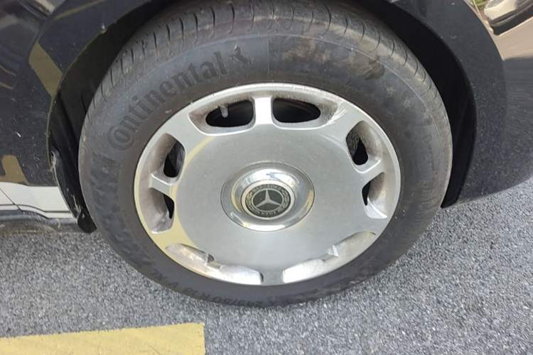 Used Mercedes-Benz V-Class 2020 V 260 Avantgarde Edition Right Front Wheel Hub