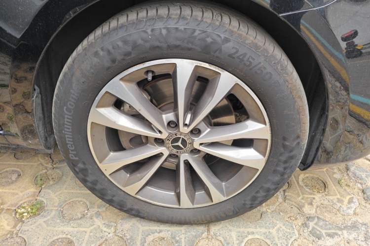 Used Mercedes-Benz V-Class 2020 V 260 Avantgarde Edition Right Front Wheel Hub