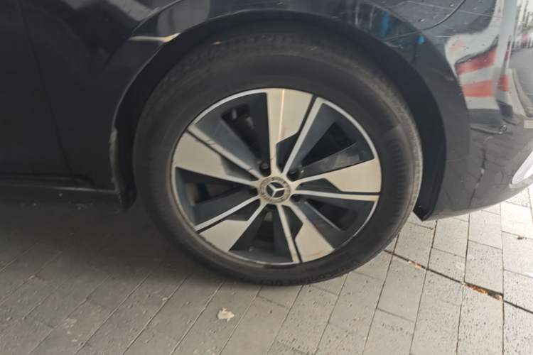Used Mercedes-Benz V-Class 2020 V 260 Prestige Edition Right Front Wheel Hub