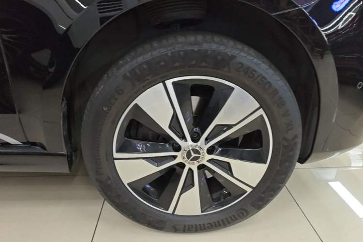 Used Mercedes-Benz V-Class 2020 V 260 Prestige Edition Right Front Wheel Hub