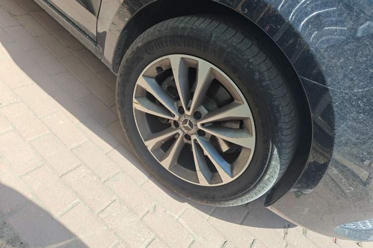 Used Mercedes-Benz V-Class 2020 V 260 Avantgarde Edition Right Front Wheel Hub