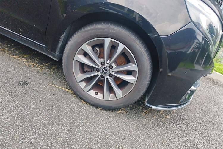 Used Mercedes-Benz V-Class 2020 V 260 Avantgarde Edition Right Front Wheel Hub