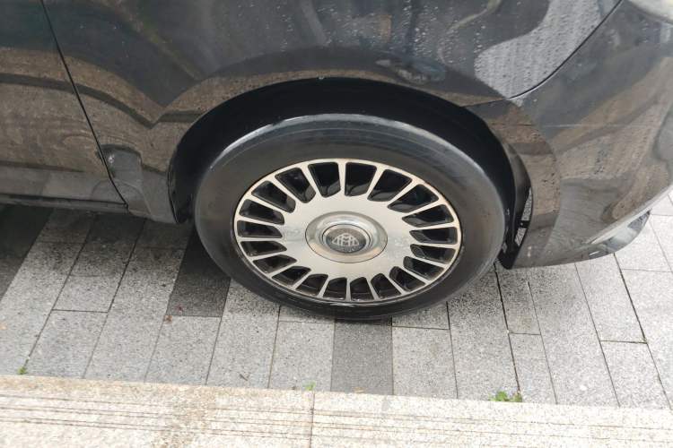 Used Mercedes-Benz V-Class 2020 V 260 Avantgarde Edition Right Front Wheel Hub