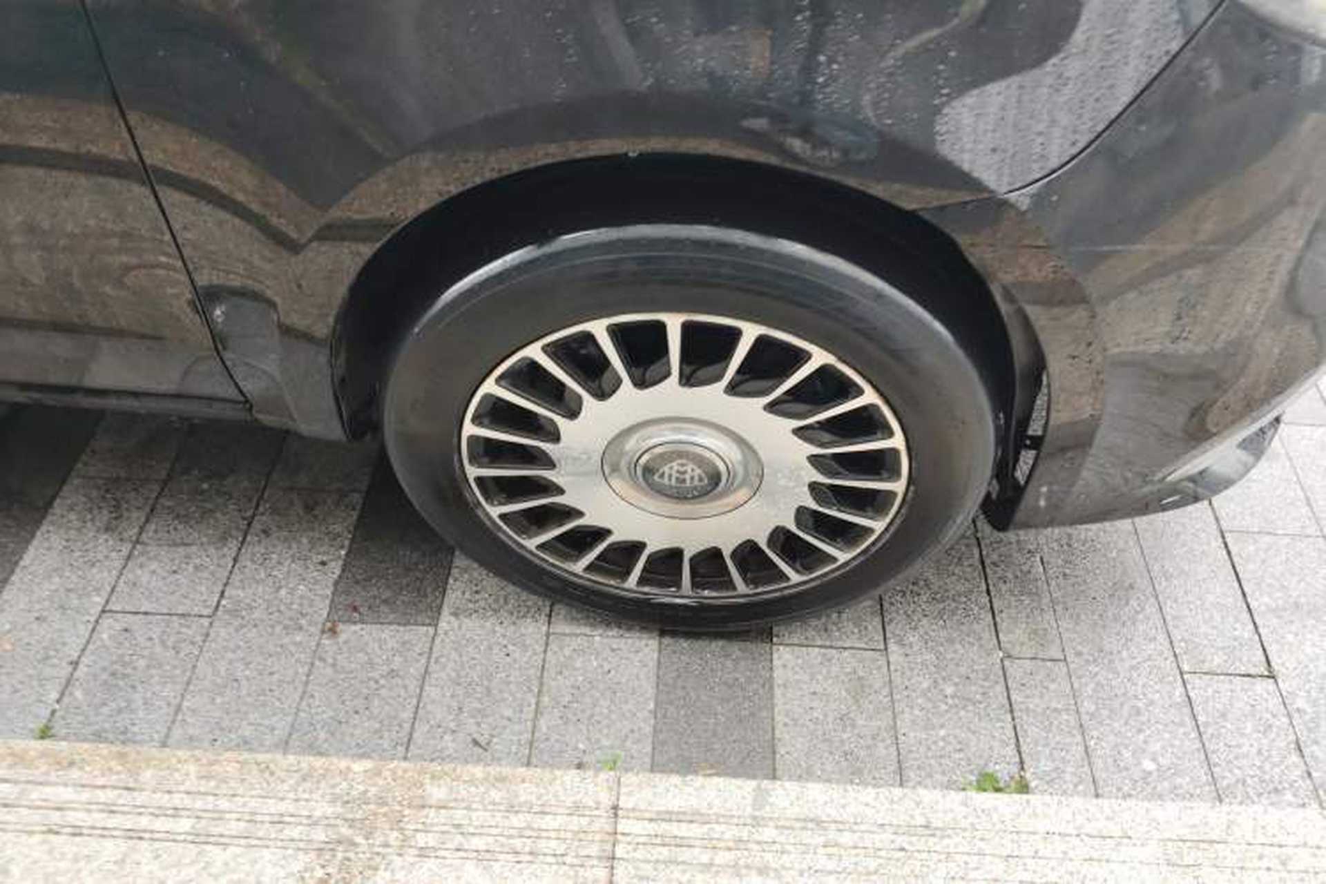 Used Mercedes-Benz V-Class 2020 V 260 Avantgarde Edition Right Front Wheel Hub