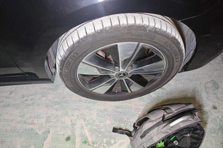 Used Mercedes-Benz V-Class 2020 V 260 Prestige Edition Right Front Wheel Hub