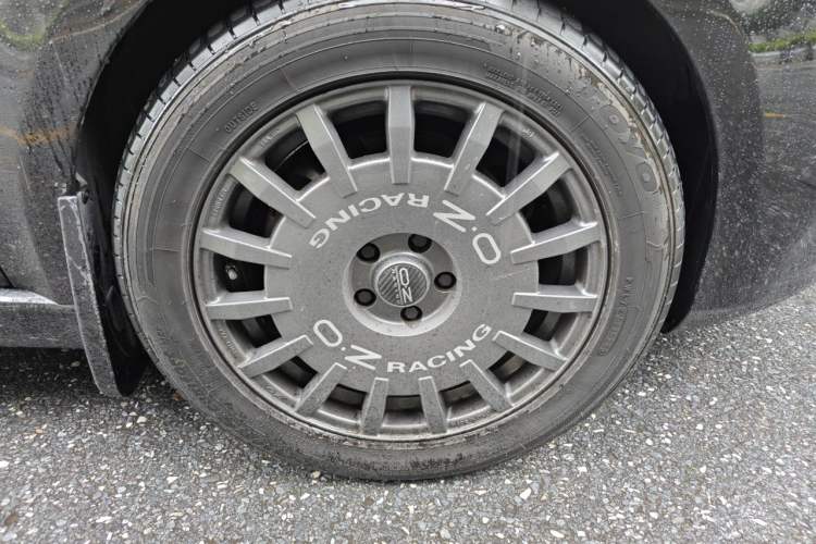 Used Mercedes-Benz V-Class 2020 V 260 Prestige Edition Right Front Wheel Hub