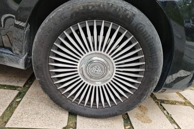 Used Mercedes-Benz V-Class 2020 V 260 Prestige Edition Right Front Wheel Hub