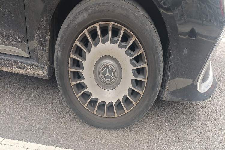 Used Mercedes-Benz V-Class 2020 V 260 Avantgarde Edition Right Front Wheel Hub