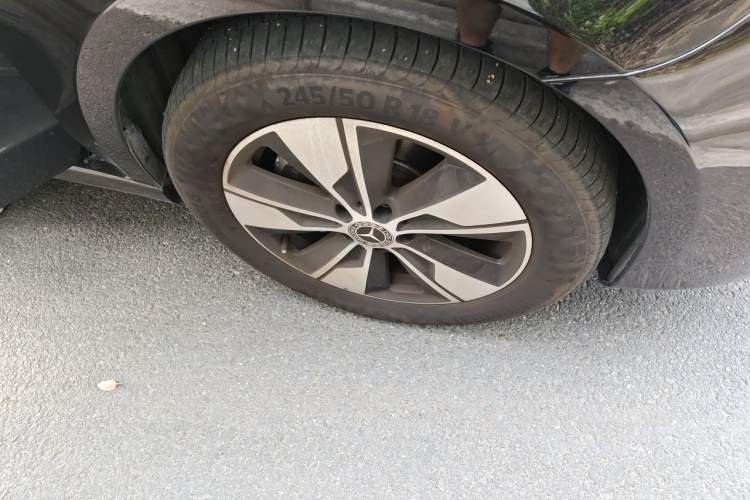 Used Mercedes-Benz V-Class 2020 V 260 Prestige Edition Right Front Wheel Hub