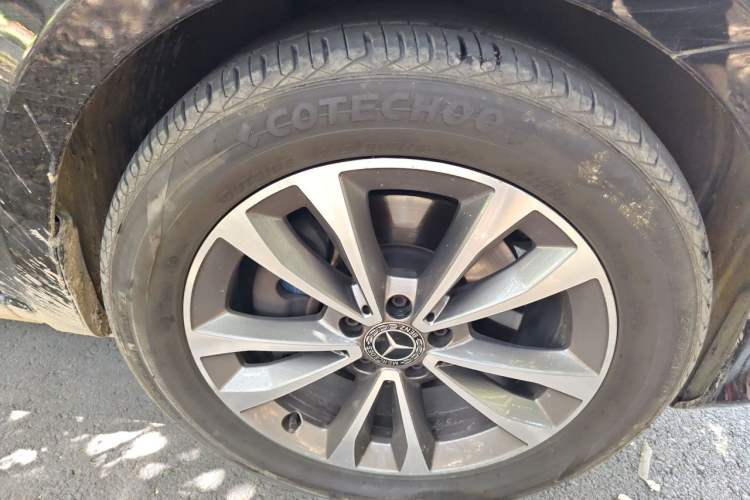 Used Mercedes-Benz V-Class 2020 V 260 Avantgarde Edition Right Front Wheel Hub