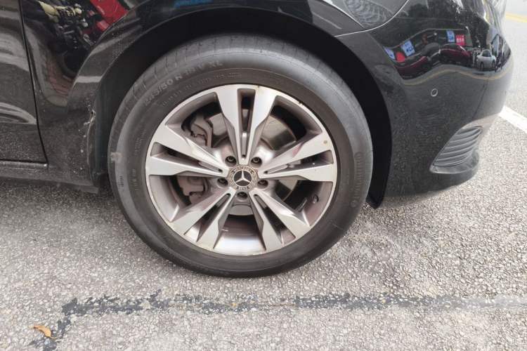Used Mercedes-Benz V-Class 2020 V 260 Avantgarde Edition Right Front Wheel Hub