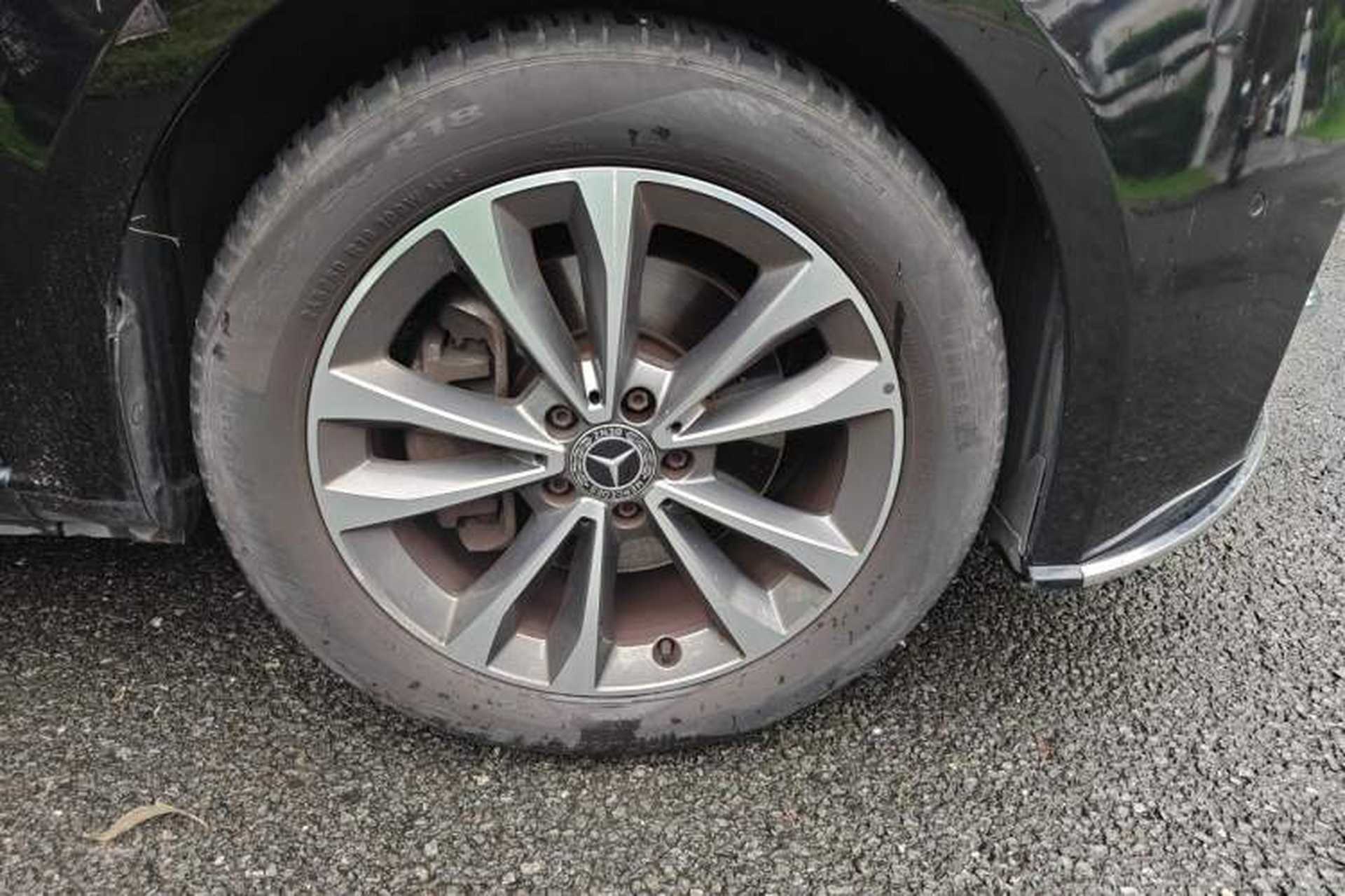 Used Mercedes-Benz V-Class 2020 V 260 Prestige Edition Right Front Wheel Hub