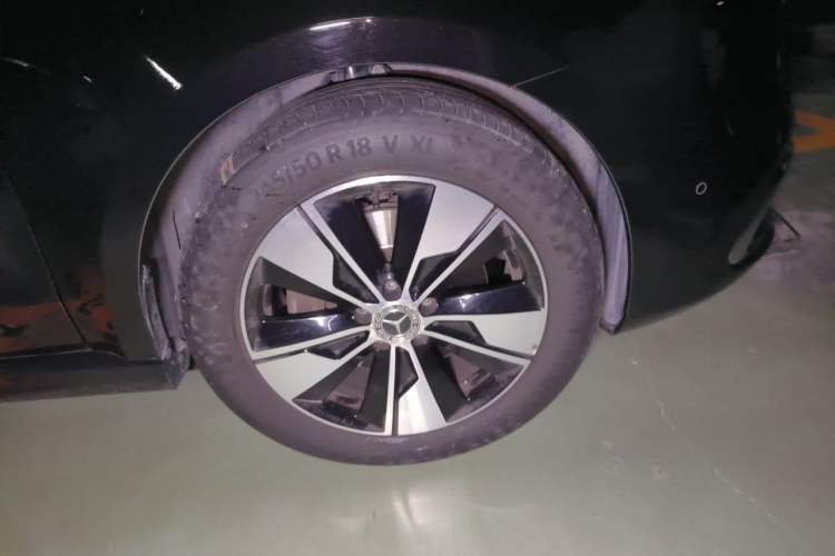 Used Mercedes-Benz V-Class 2020 V 260 Prestige Edition Right Front Wheel Hub