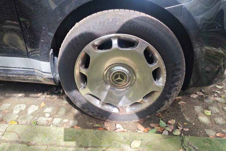 Used Mercedes-Benz V-Class 2020 V 260 Avantgarde Edition Right Front Wheel Hub