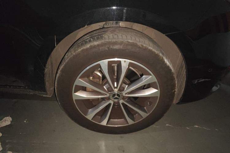 Used Mercedes-Benz V-Class 2020 V 260 Avantgarde Edition Right Front Wheel Hub