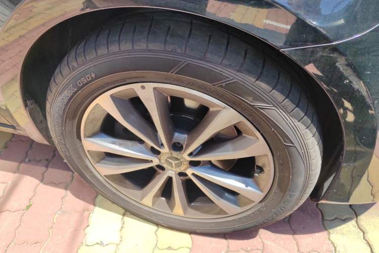 Used Mercedes-Benz V-Class 2020 V 260 Avantgarde Edition Right Front Wheel Hub