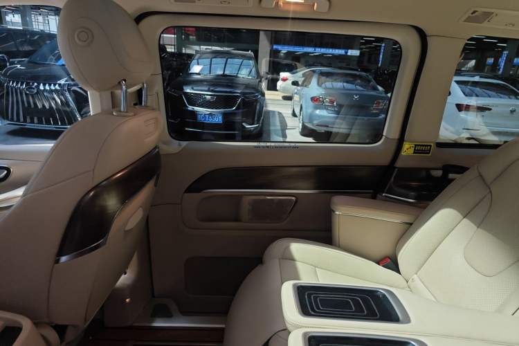 Used Mercedes-Benz V-Class 2020 V 260 L Long-wheelbase Luxury Edition Right Rear Door Interior