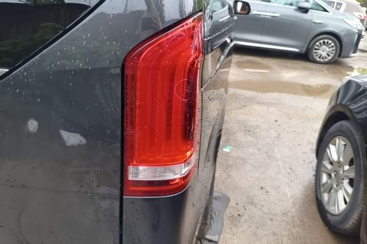 Used Mercedes-Benz V-Class 2020 V 260 Avantgarde Edition Right Rear Taillight