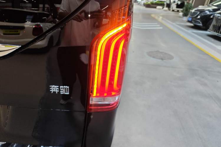 Used Mercedes-Benz V-Class 2020 V 260 L Long-wheelbase Luxury Edition Right Rear Taillight