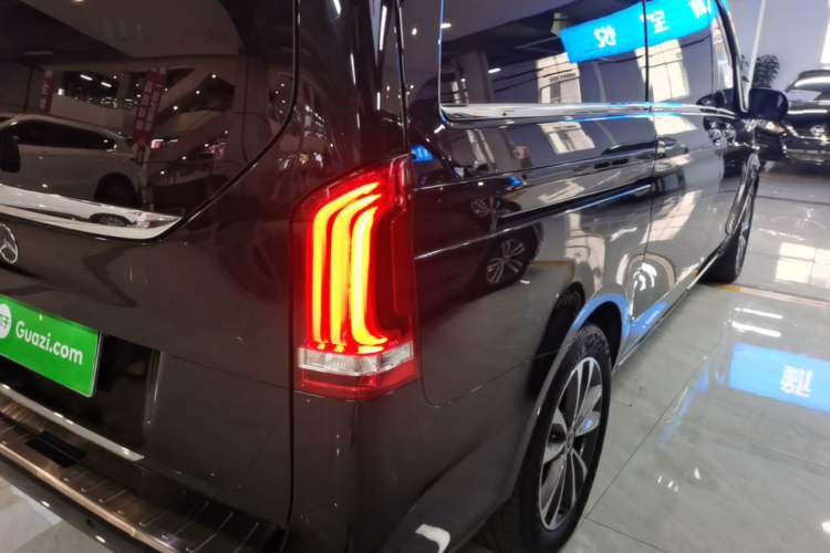 Used Mercedes-Benz V-Class 2020 V 260 Avantgarde Edition Right Rear Taillight