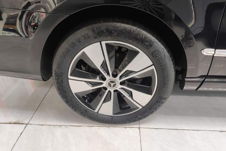 Used Mercedes-Benz V-Class 2020 V 260 Prestige Edition Right Rear Wheel Hub