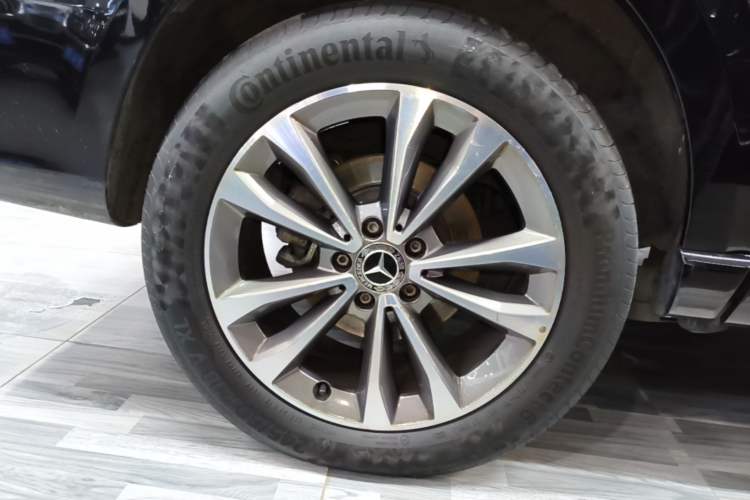 Used Mercedes-Benz V-Class 2020 V 260 Avantgarde Edition Right Rear Wheel Hub