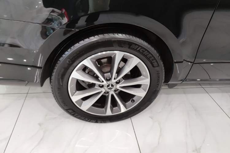 Used Mercedes-Benz V-Class 2020 V 260 Avantgarde Edition Right Rear Wheel Hub