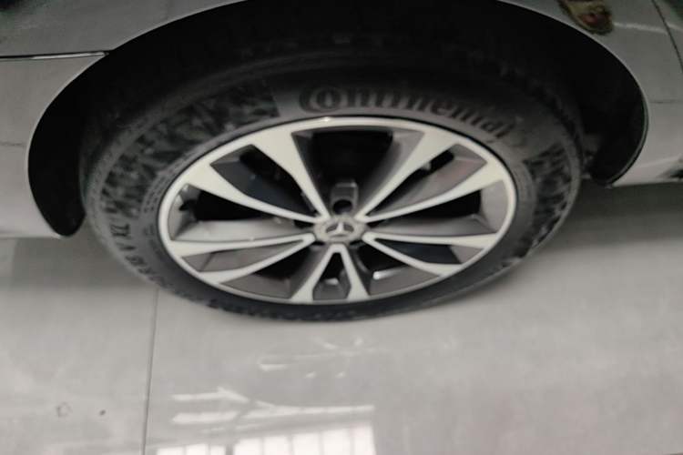 Used Mercedes-Benz V-Class 2020 V 260 Avantgarde Edition Right Rear Wheel Hub