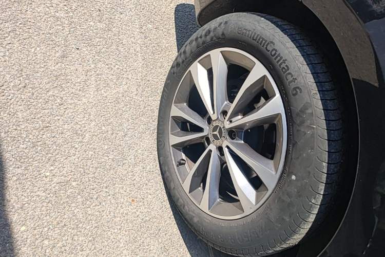 Used Mercedes-Benz V-Class 2020 V 260 Avantgarde Edition Right Rear Wheel Hub