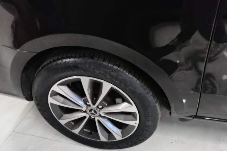 Used Mercedes-Benz V-Class 2020 V 260 Avantgarde Edition Right Rear Wheel Hub