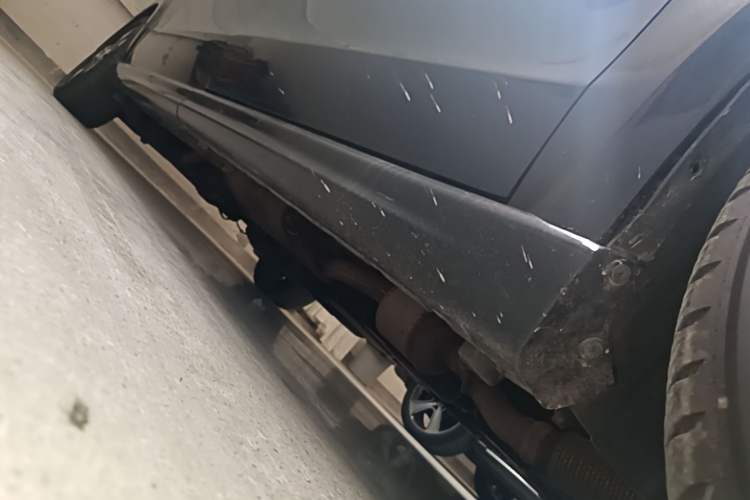 Used Mercedes-Benz V-Class 2020 V 260 L Long-wheelbase Luxury Edition Right Side Sill