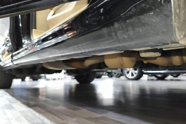 Used Mercedes-Benz V-Class 2020 V 260 Avantgarde Edition Right Side Sill