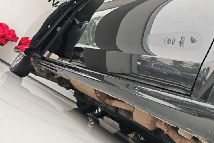 Used Mercedes-Benz V-Class 2020 V 260 L Long-wheelbase Luxury Edition Right Side Sill