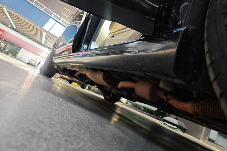 Used Mercedes-Benz V-Class 2020 V 260 L Long-wheelbase Luxury Edition Right Side Sill