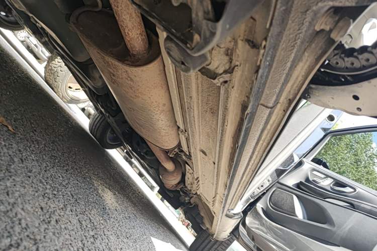 Used Mercedes-Benz V-Class 2020 V 260 Avantgarde Edition Right Side Sill