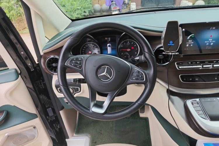 Used Mercedes-Benz V-Class 2020 V 260 Avantgarde Edition Steering Wheel