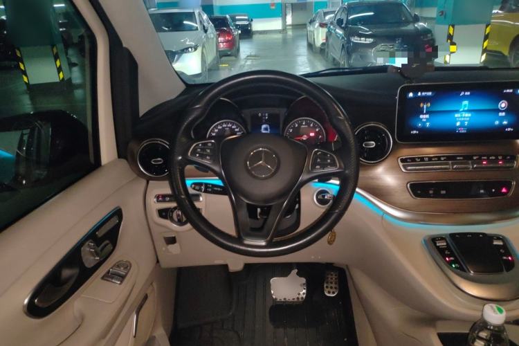 Used Mercedes-Benz V-Class 2020 V 260 Prestige Edition Steering Wheel