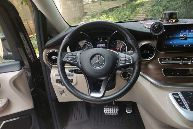 Used Mercedes-Benz V-Class 2020 V 260 Prestige Edition Steering Wheel