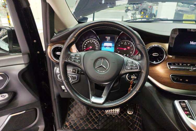 Used Mercedes-Benz V-Class 2020 V 260 Prestige Edition Steering Wheel