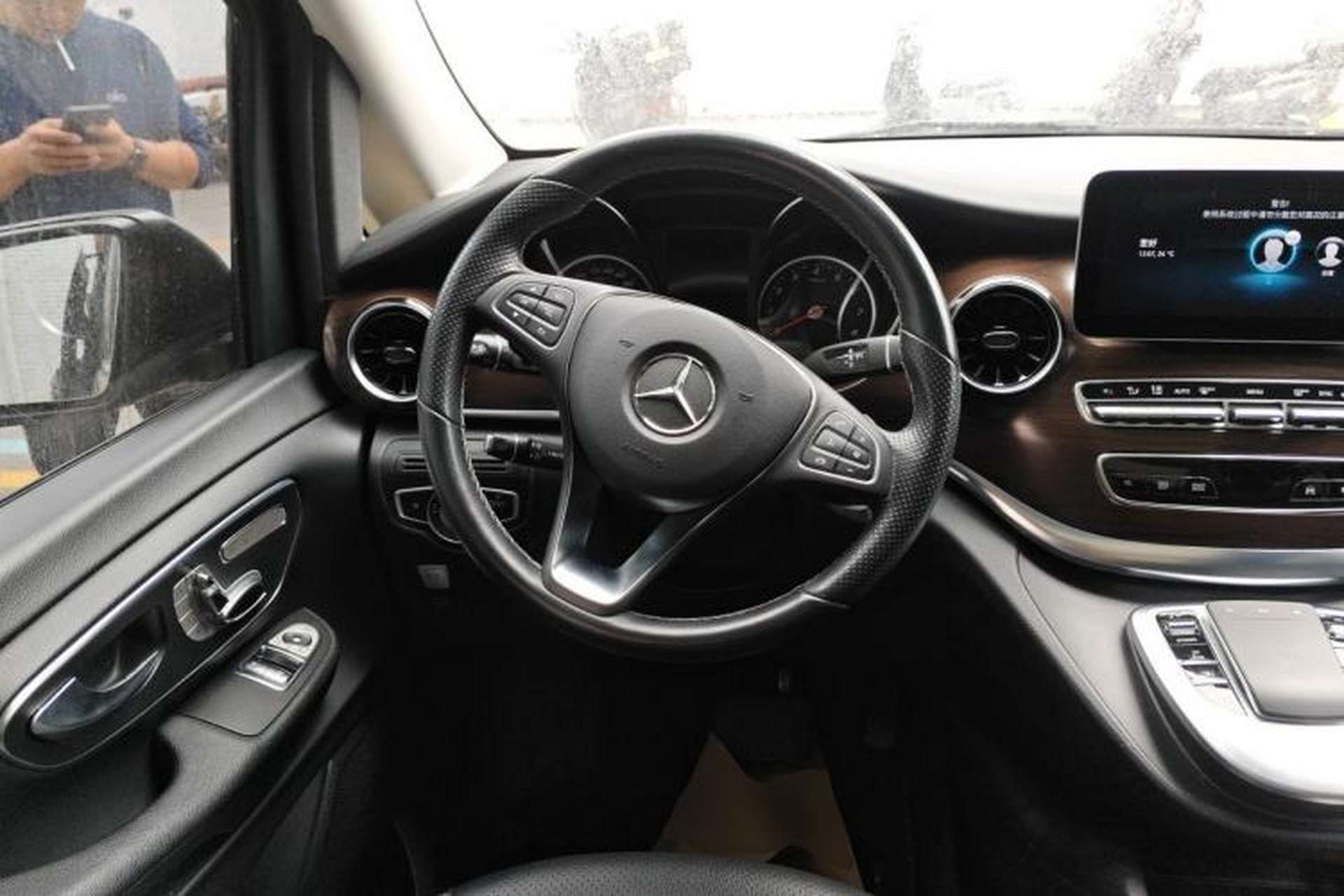 Used Mercedes-Benz V-Class 2020 V 260 Avantgarde Edition Steering Wheel