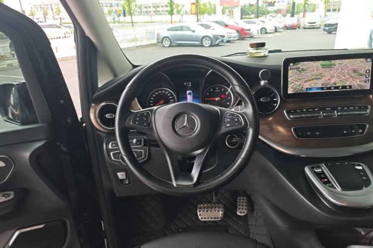 Used Mercedes-Benz V-Class 2020 V 260 Prestige Edition Steering Wheel