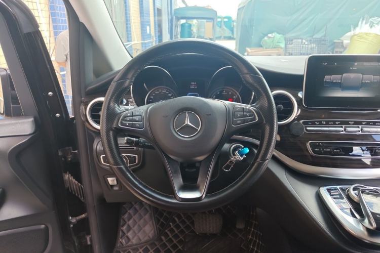 Used Mercedes-Benz V-Class 2020 V 260 Avantgarde Edition Steering Wheel
