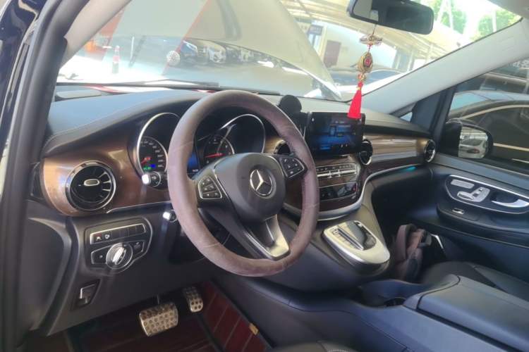 Used Mercedes-Benz V-Class 2020 V 260 Prestige Edition Steering Wheel
