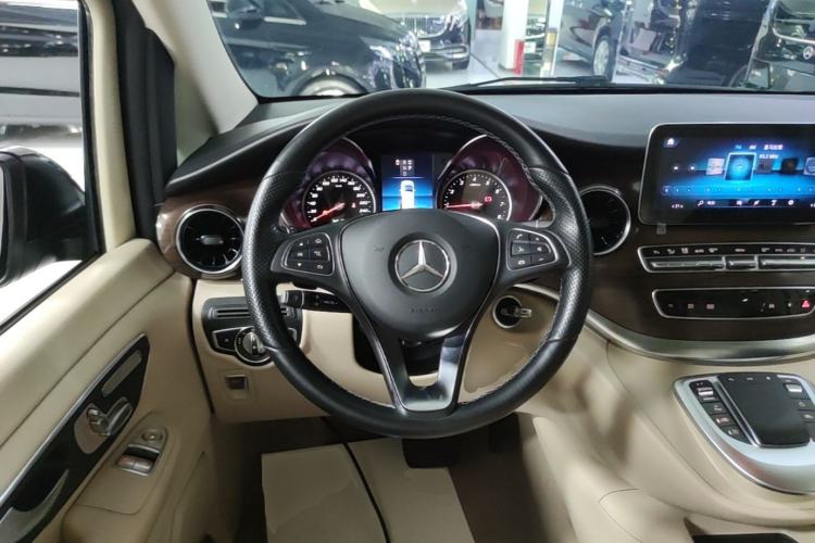 Used Mercedes-Benz V-Class 2020 V 260 Avantgarde Edition Steering Wheel