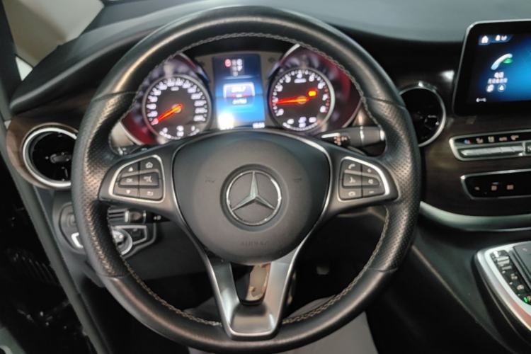 Used Mercedes-Benz V-Class 2020 V 260 Avantgarde Edition Steering Wheel