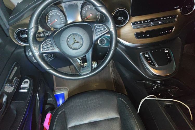 Used Mercedes-Benz V-Class 2020 V 260 Prestige Edition Steering Wheel
