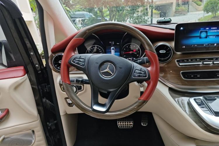 Used Mercedes-Benz V-Class 2020 V 260 Prestige Edition Steering Wheel