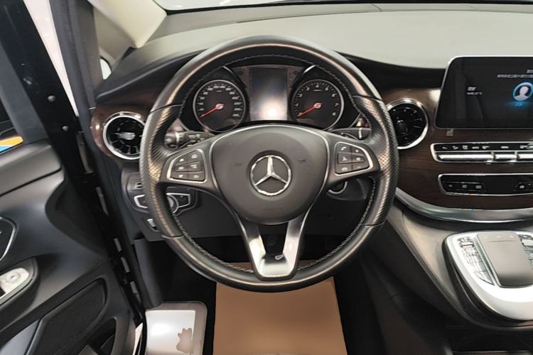 Used Mercedes-Benz V-Class 2020 V 260 Avantgarde Edition Steering Wheel