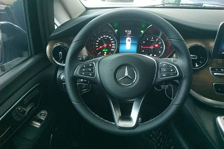 Used Mercedes-Benz V-Class 2020 V 260 L Long-wheelbase Luxury Edition Steering Wheel